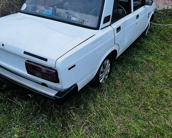 ВАЗ 2105 1988 в Каневе на Automoto.ua Белый ВАЗ 2105, объемом двигателя 1.3 л и пробегом 80 тыс. км за 477 $, фото 2 на Automoto.ua