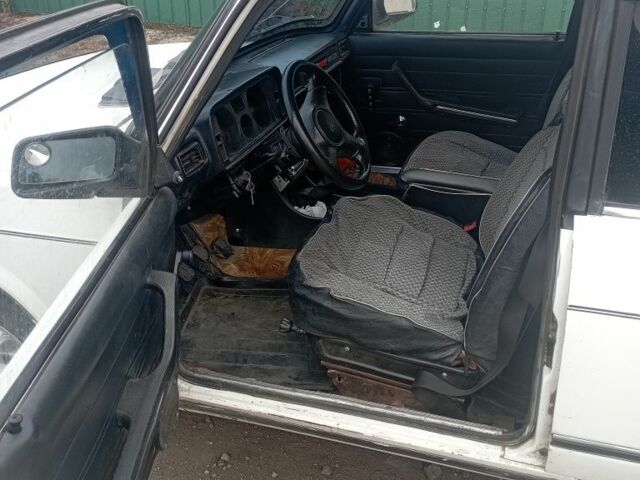 Белый ВАЗ 2105, объемом двигателя 1 л и пробегом 1 тыс. км за 721 $, фото 6 на Automoto.ua