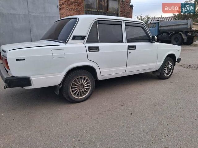 Белый ВАЗ 2105, объемом двигателя 1.29 л и пробегом 26 тыс. км за 903 $, фото 2 на Automoto.ua