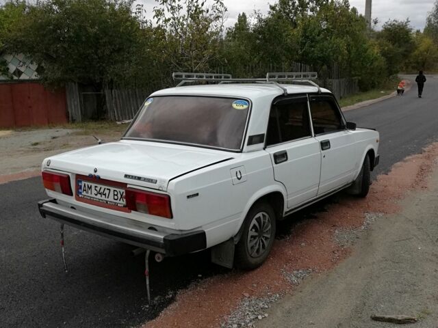 ВАЗ 2105 1989 в Малине на Automoto.ua Белый ВАЗ 2105, объемом двигателя 1.3 л и пробегом 50 тыс. км за 888 $, фото 6 на Automoto.ua