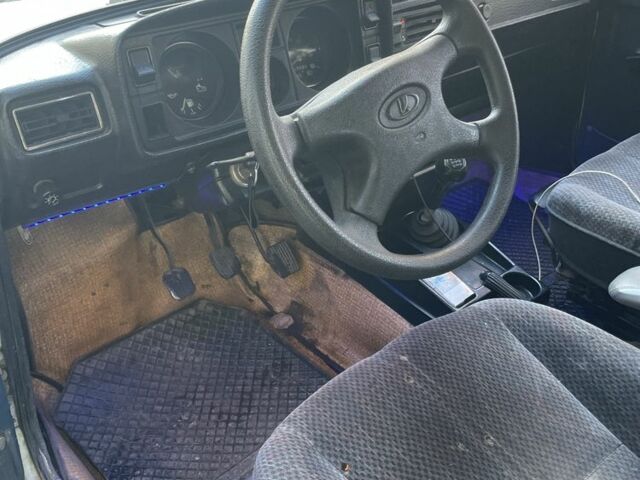 Белый ВАЗ 2105, объемом двигателя 1.5 л и пробегом 158 тыс. км за 523 $, фото 4 на Automoto.ua