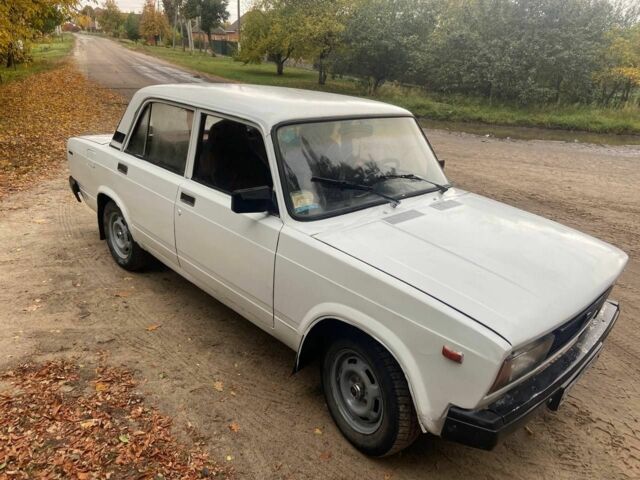 ВАЗ 2105 1989 в Сумах на Automoto.ua Белый ВАЗ 2105, объемом двигателя 0 л и пробегом 20 тыс. км за 725 $, фото 2 на Automoto.ua