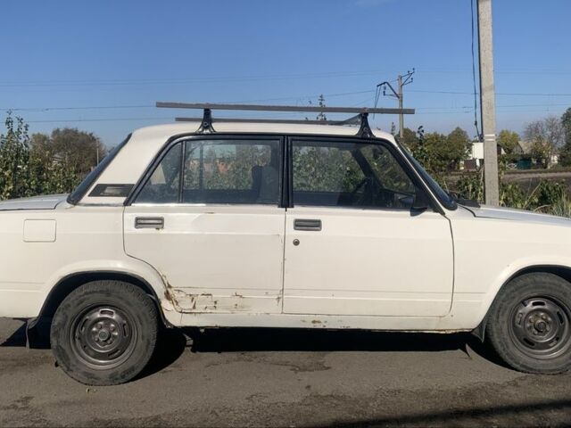 Белый ВАЗ 2105, объемом двигателя 1.5 л и пробегом 10 тыс. км за 550 $, фото 2 на Automoto.ua