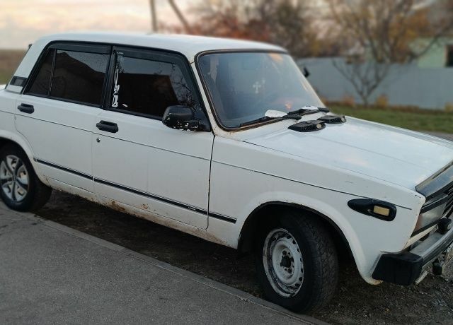 Белый ВАЗ 2105, объемом двигателя 0 л и пробегом 2 тыс. км за 358 $, фото 4 на Automoto.ua