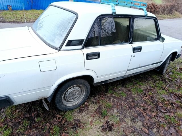 Білий ВАЗ 2105, об'ємом двигуна 0 л та пробігом 450 тис. км за 426 $, фото 4 на Automoto.ua