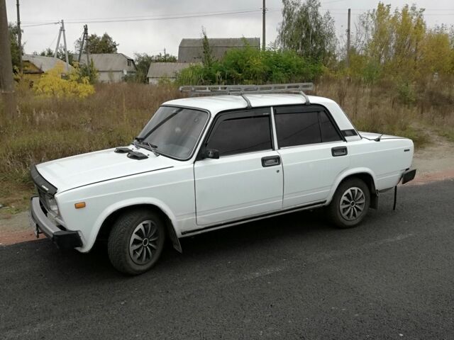 ВАЗ 2105 1989 в Малине на Automoto.ua Белый ВАЗ 2105, объемом двигателя 1.3 л и пробегом 50 тыс. км за 888 $, фото 4 на Automoto.ua