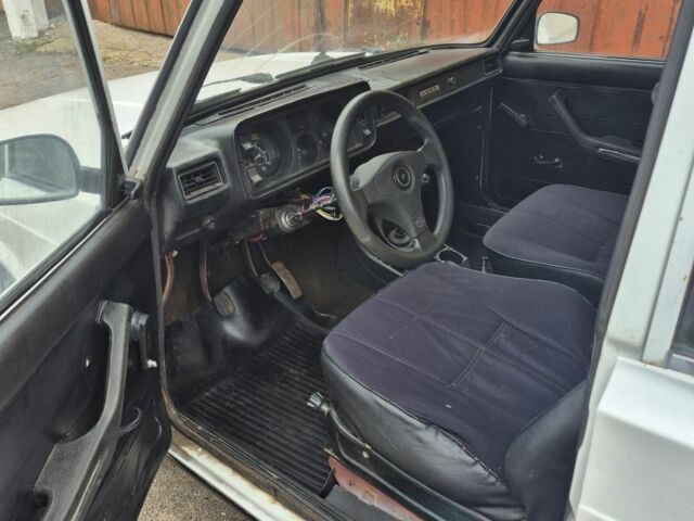 Білий ВАЗ 2105, об'ємом двигуна 1.2 л та пробігом 220 тис. км за 450 $, фото 4 на Automoto.ua