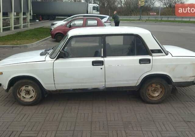Белый ВАЗ 2105, объемом двигателя 1.3 л и пробегом 99 тыс. км за 555 $, фото 2 на Automoto.ua