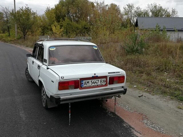 ВАЗ 2105 1989 в Малине на Automoto.ua Белый ВАЗ 2105, объемом двигателя 1.3 л и пробегом 50 тыс. км за 888 $, фото 5 на Automoto.ua