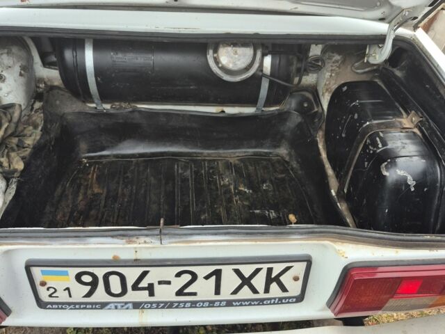 Білий ВАЗ 2105, об'ємом двигуна 1.2 л та пробігом 220 тис. км за 450 $, фото 7 на Automoto.ua