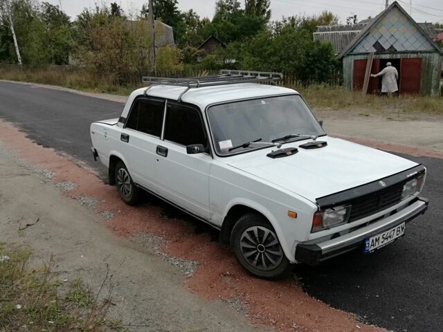 ВАЗ 2105 1989 в Малине на Automoto.ua Белый ВАЗ 2105, объемом двигателя 1.3 л и пробегом 50 тыс. км за 888 $, фото 3 на Automoto.ua