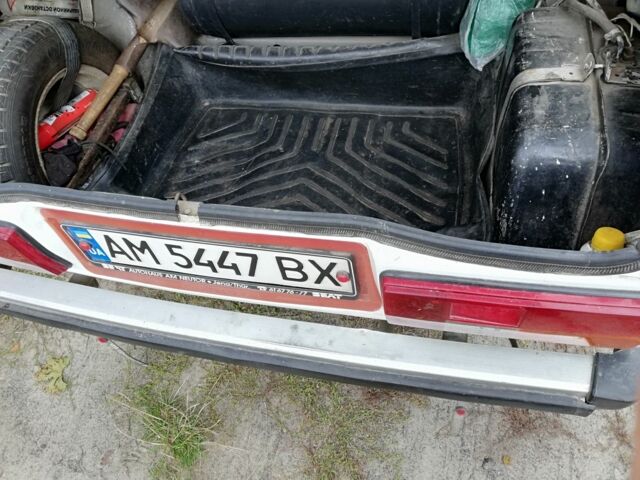 ВАЗ 2105 1989 в Малине на Automoto.ua Белый ВАЗ 2105, объемом двигателя 1.3 л и пробегом 50 тыс. км за 888 $, фото 14 на Automoto.ua