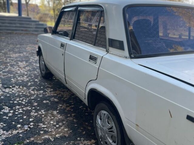 Белый ВАЗ 2105, объемом двигателя 1.5 л и пробегом 158 тыс. км за 523 $, фото 5 на Automoto.ua