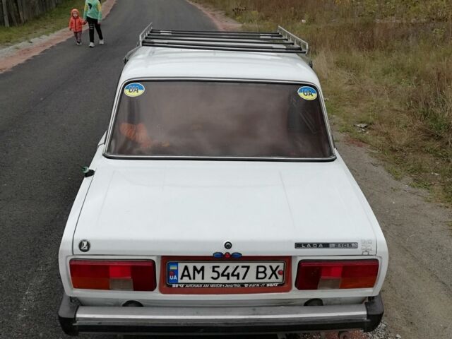 ВАЗ 2105 1989 в Малине на Automoto.ua Белый ВАЗ 2105, объемом двигателя 1.3 л и пробегом 50 тыс. км за 888 $, фото 7 на Automoto.ua