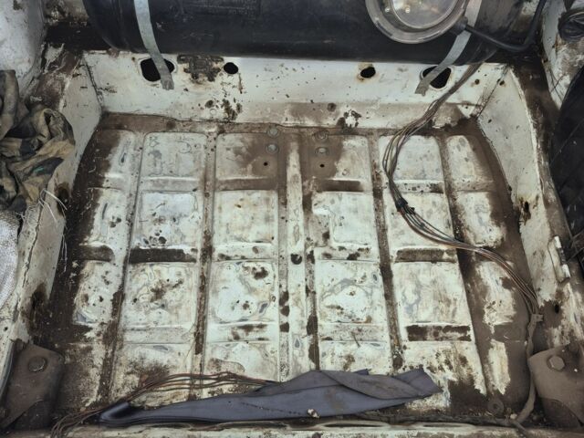 Білий ВАЗ 2105, об'ємом двигуна 1.2 л та пробігом 220 тис. км за 450 $, фото 6 на Automoto.ua