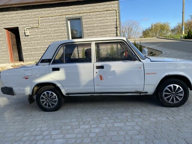 Белый ВАЗ 2105, объемом двигателя 0 л и пробегом 100 тыс. км за 456 $, фото 1 на Automoto.ua