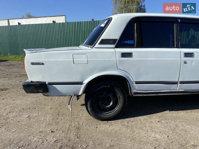 Белый ВАЗ 2105, объемом двигателя 1.5 л и пробегом 300 тыс. км за 490 $, фото 10 на Automoto.ua