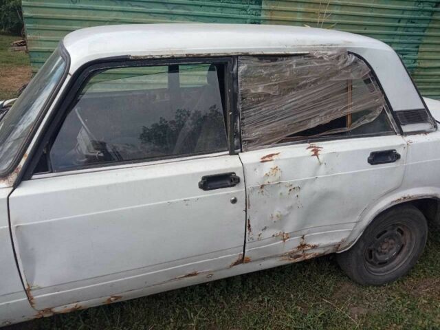 Білий ВАЗ 2105, об'ємом двигуна 1.5 л та пробігом 3 тис. км за 243 $, фото 2 на Automoto.ua