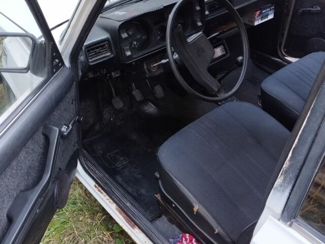 Белый ВАЗ 2105, объемом двигателя 1.3 л и пробегом 74 тыс. км за 713 $, фото 7 на Automoto.ua