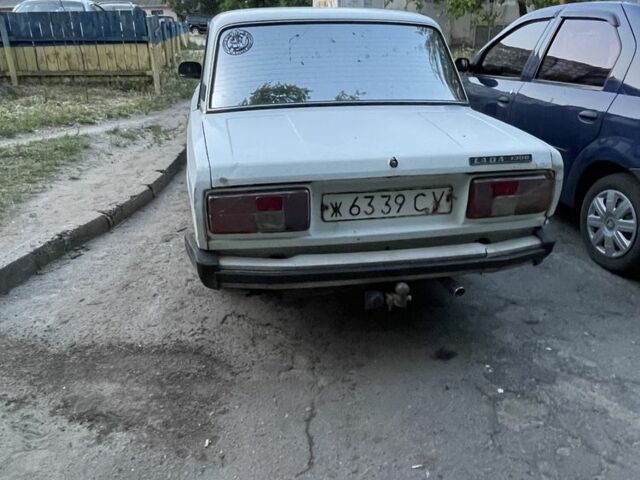 Белый ВАЗ 2105, объемом двигателя 1.5 л и пробегом 200 тыс. км за 532 $, фото 3 на Automoto.ua