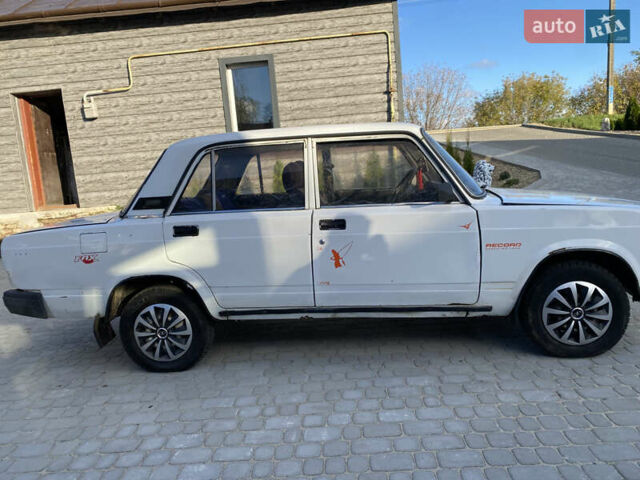 Белый ВАЗ 2105, объемом двигателя 1.3 л и пробегом 100 тыс. км за 454 $, фото 1 на Automoto.ua