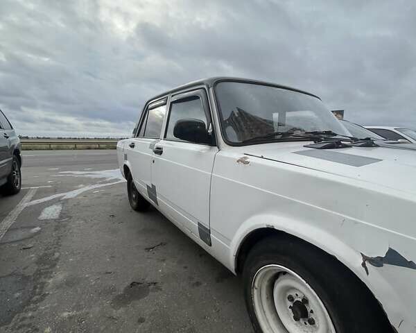 Білий ВАЗ 2105, об'ємом двигуна 1.5 л та пробігом 200 тис. км за 900 $, фото 4 на Automoto.ua