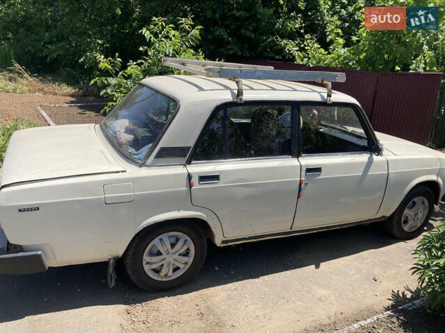 Белый ВАЗ 2105, объемом двигателя 1.3 л и пробегом 160 тыс. км за 1100 $, фото 3 на Automoto.ua