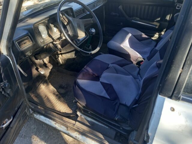 ВАЗ 2105 1990 в Голованевске на Automoto.ua Белый ВАЗ 2105, объемом двигателя 0 л и пробегом 40 тыс. км за 407 $, фото 6 на Automoto.ua