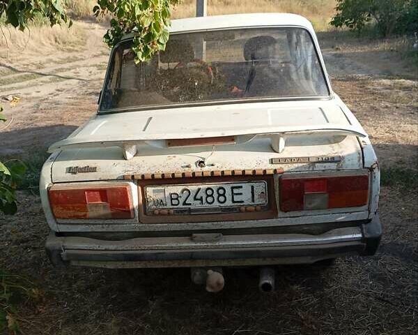 Белый ВАЗ 2105, объемом двигателя 1.1 л и пробегом 150 тыс. км за 384 $, фото 4 на Automoto.ua