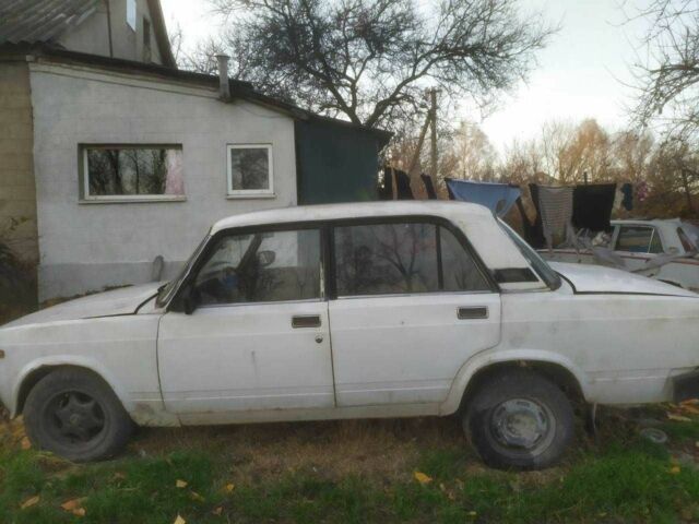 Белый ВАЗ 2105, объемом двигателя 1.5 л и пробегом 129 тыс. км за 355 $, фото 3 на Automoto.ua