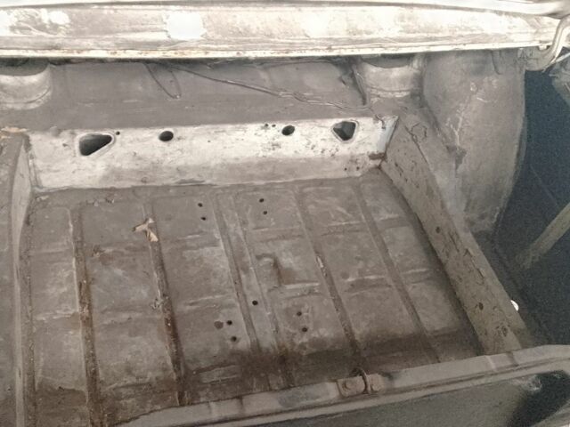 Белый ВАЗ 2105, объемом двигателя 1 л и пробегом 1000 тыс. км за 405 $, фото 5 на Automoto.ua