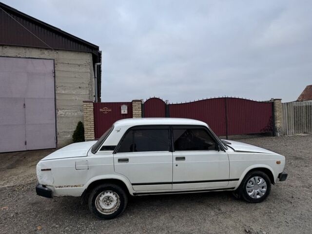 Белый ВАЗ 2105, объемом двигателя 1.3 л и пробегом 55 тыс. км за 500 $, фото 2 на Automoto.ua