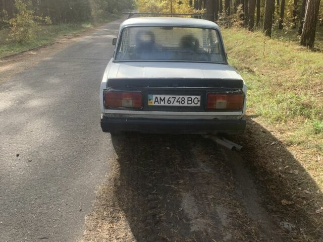 Белый ВАЗ 2105, объемом двигателя 1.3 л и пробегом 300 тыс. км за 524 $, фото 3 на Automoto.ua