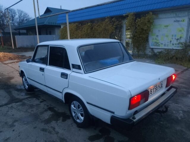 Белый ВАЗ 2105, объемом двигателя 1.5 л и пробегом 200 тыс. км за 750 $, фото 2 на Automoto.ua