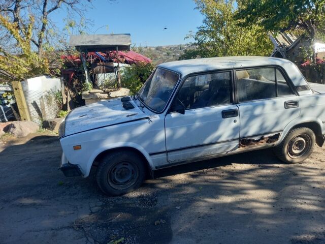 ВАЗ 2105 1990 в Голованевске на Automoto.ua Белый ВАЗ 2105, объемом двигателя 0 л и пробегом 40 тыс. км за 407 $, фото 1 на Automoto.ua