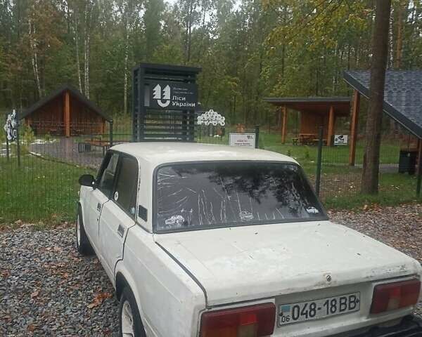 Белый ВАЗ 2105, объемом двигателя 1 л и пробегом 200 тыс. км за 484 $, фото 1 на Automoto.ua