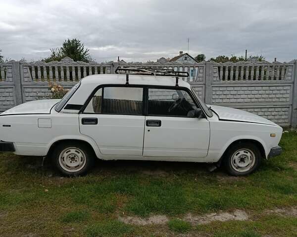 Белый ВАЗ 2105, объемом двигателя 1.45 л и пробегом 80 тыс. км за 400 $, фото 1 на Automoto.ua