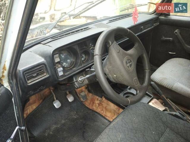 Белый ВАЗ 2105, объемом двигателя 1.3 л и пробегом 68 тыс. км за 270 $, фото 6 на Automoto.ua