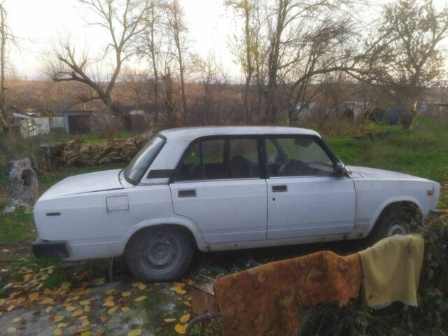 Белый ВАЗ 2105, объемом двигателя 1.5 л и пробегом 129 тыс. км за 355 $, фото 2 на Automoto.ua