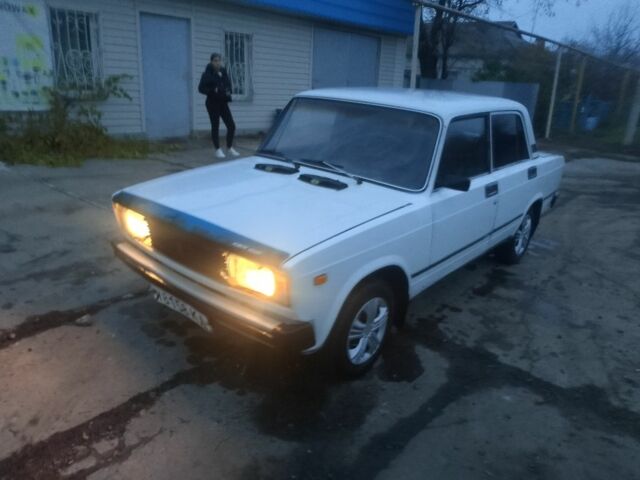 Белый ВАЗ 2105, объемом двигателя 1.5 л и пробегом 200 тыс. км за 750 $, фото 1 на Automoto.ua