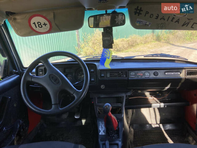 Белый ВАЗ 2105, объемом двигателя 1.5 л и пробегом 300 тыс. км за 490 $, фото 5 на Automoto.ua