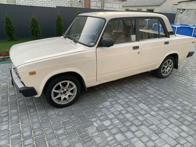 Белый ВАЗ 2105, объемом двигателя 1.3 л и пробегом 75 тыс. км за 800 $, фото 3 на Automoto.ua