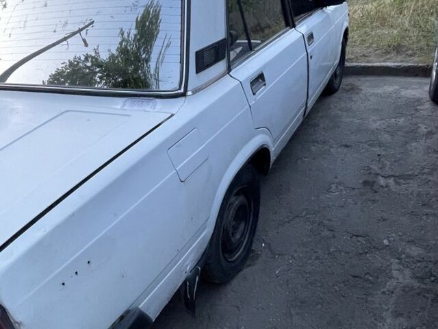 Белый ВАЗ 2105, объемом двигателя 1.5 л и пробегом 200 тыс. км за 532 $, фото 4 на Automoto.ua
