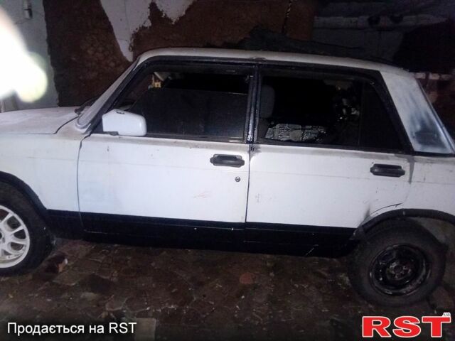 Білий ВАЗ 2105, об'ємом двигуна 1.5 л та пробігом 99 тис. км за 400 $, фото 3 на Automoto.ua