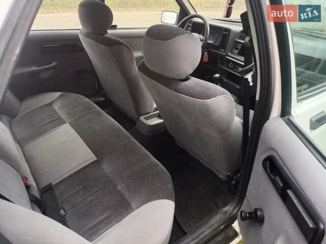 Белый ВАЗ 2105, объемом двигателя 2 л и пробегом 60 тыс. км за 1350 $, фото 17 на Automoto.ua