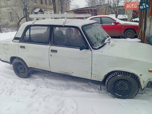 Білий ВАЗ 2105, об'ємом двигуна 1.5 л та пробігом 200 тис. км за 500 $, фото 1 на Automoto.ua