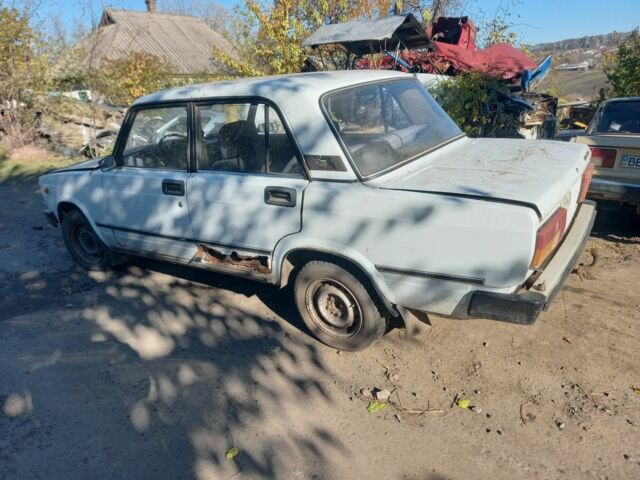 ВАЗ 2105 1990 в Голованевске на Automoto.ua Белый ВАЗ 2105, объемом двигателя 0 л и пробегом 40 тыс. км за 407 $, фото 2 на Automoto.ua