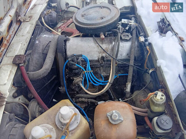 Білий ВАЗ 2105, об'ємом двигуна 1.5 л та пробігом 200 тис. км за 500 $, фото 4 на Automoto.ua