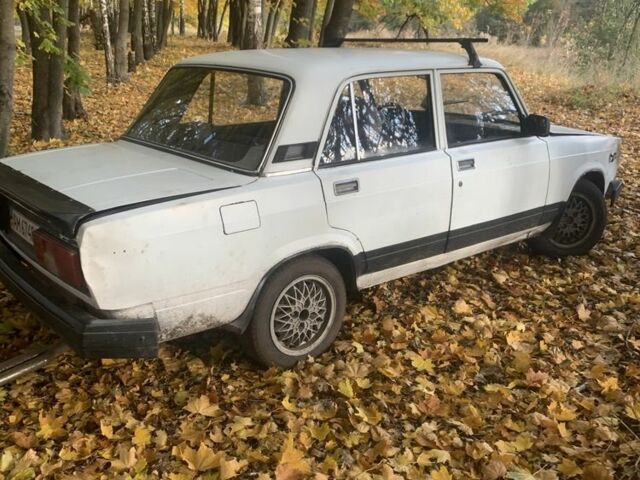 Белый ВАЗ 2105, объемом двигателя 1.3 л и пробегом 300 тыс. км за 524 $, фото 2 на Automoto.ua