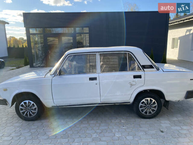 Белый ВАЗ 2105, объемом двигателя 1.3 л и пробегом 100 тыс. км за 454 $, фото 5 на Automoto.ua